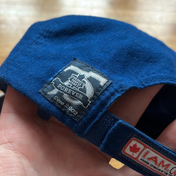 Vintage Toronto Maple Leafs Hat / Valcro / 2002 / NHL / I Am Canadian - Picture 4 of 6